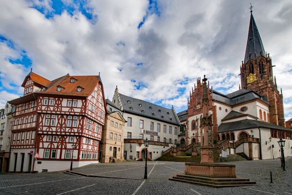 Disfrute de la tradicional belleza bávara con un coche de alquiler en Aschaffenburg